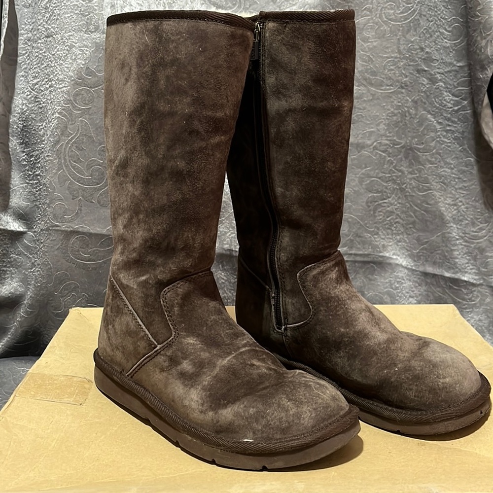 NIB UGG SUNSET II Chocolate Brown suede leather tall sheepskin boot. Sz 8